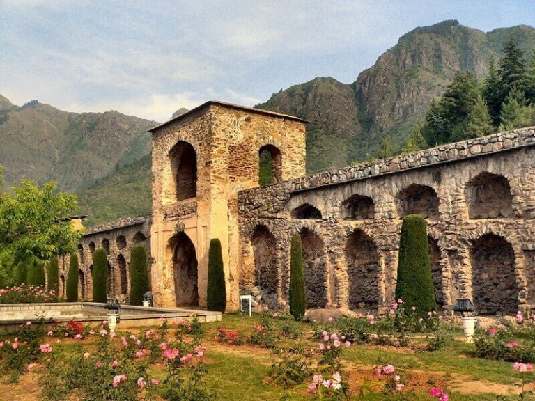 Stroll through Pari Mahal in Srinagar: The Splendid Seven-terraced Mughal Garden on Top of a Hill!
